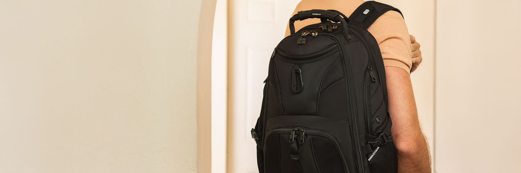 1923 scansmart tsa laptop backpack 19 SWISSGEAR 1900 Navy Crafted from durable 1200D polyester fabric SWISSGEAR 1900 ScanSmart LAPTOP BACKPACK