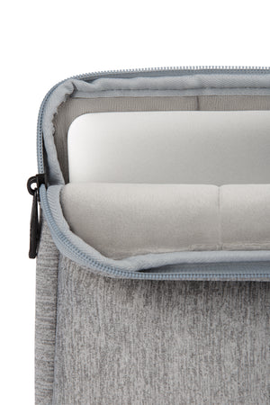 SWISSGEAR 2689 16 Padded Laptop Sleeve 360° interior edge is reinforced to provide added protection against accidental drops