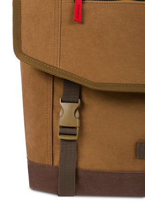 Wenger Corfe 16 inch Messenger Bag offers durability and retro style