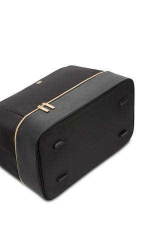 SWISSGEAR 1098 Weekender Tote Travel Bag - Black/Gold Protective bottom feet safeguard the bag’s material and maintain its longevity over time.