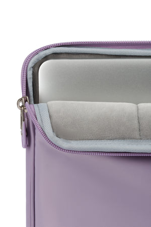 SWISSGEAR 2672 16 inch Padded Laptop Sleeve 360° interior edge is reinforced to provide added protection against accidental drops