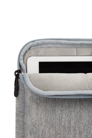 SWISSGEAR 2689 13 inch Padded Laptop Sleeve 360° interior edge is reinforced to provide added protection against accidental drops