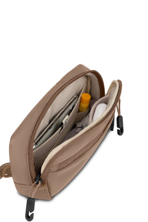 SWISSGEAR Core Sling Bag in Caramel