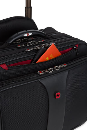 Wenger Patriot II Wheeled Business Case with Removable Laptop Case - Quick pocket for easy access to your essentials