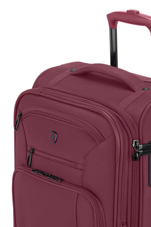 SWISSGEAR Sion Reserve Carry-On Spinner in Pomegranate
