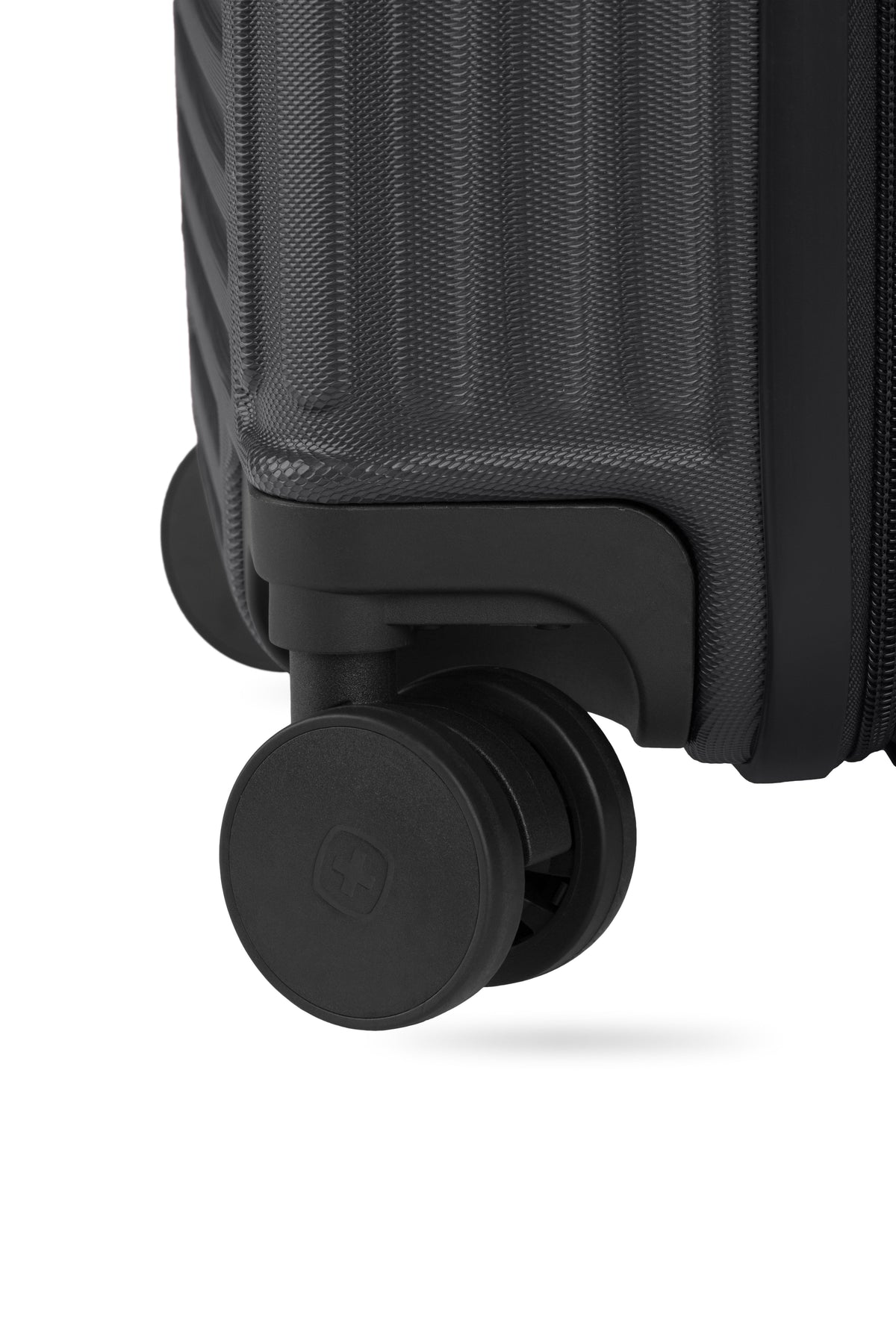 SWISSGEAR Summit Reserve Carry On Spinner - Black - 15
