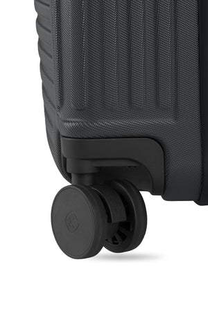 SWISSGEAR Summit Reserve Medium Checked Spinner