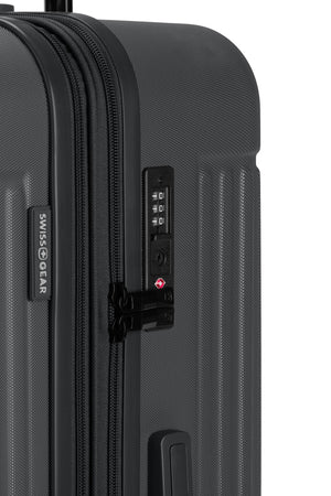 SWISSGEAR Summit Reserve Large Checked Spinner in Black