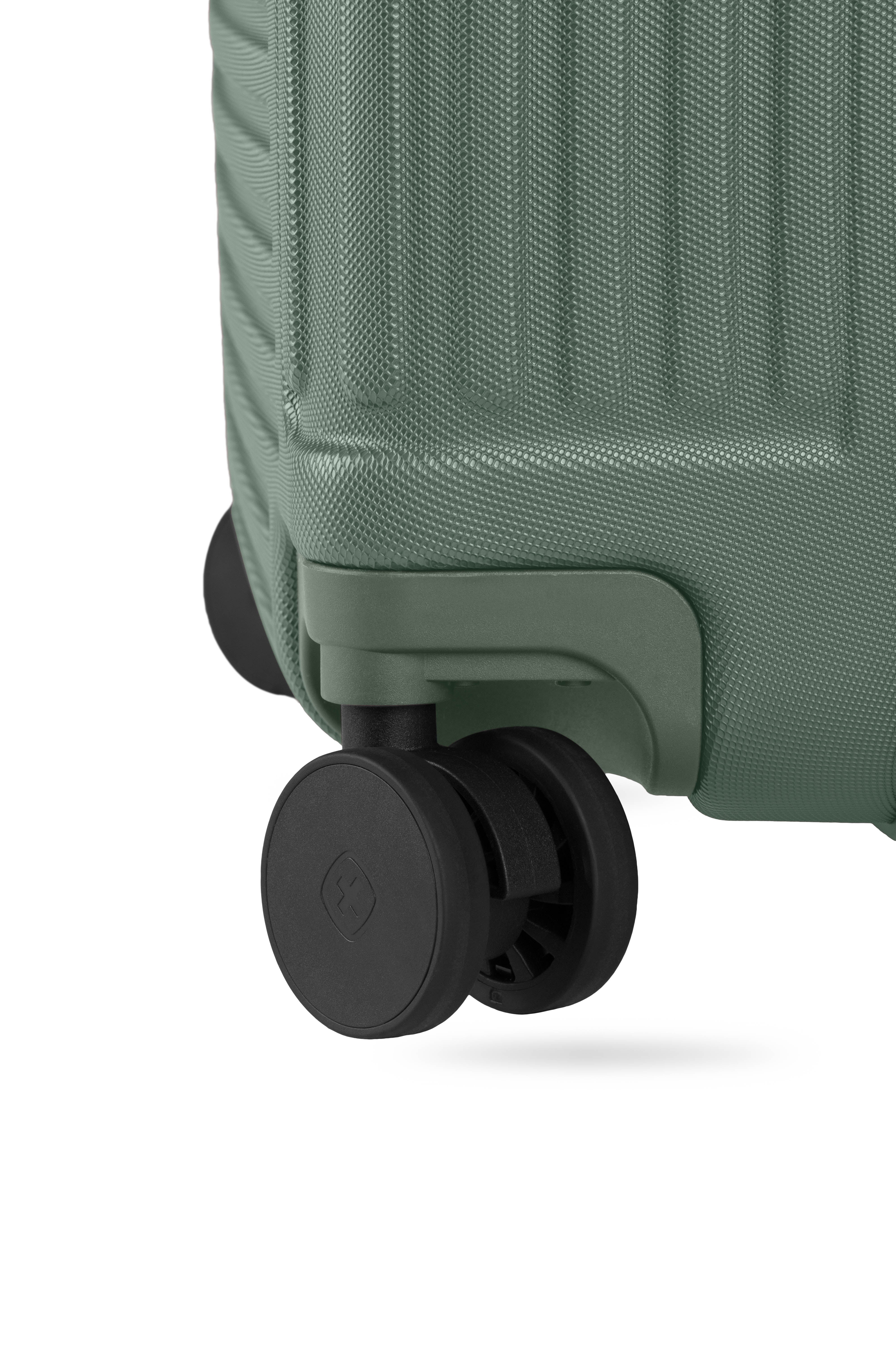 SWISSGEAR Summit Reserve 2-Piece Spinner Set in Evergreen