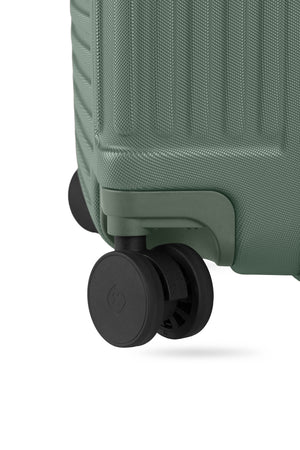 SWISSGEAR Summit Reserve 2-Piece Spinner Set in Evergreen