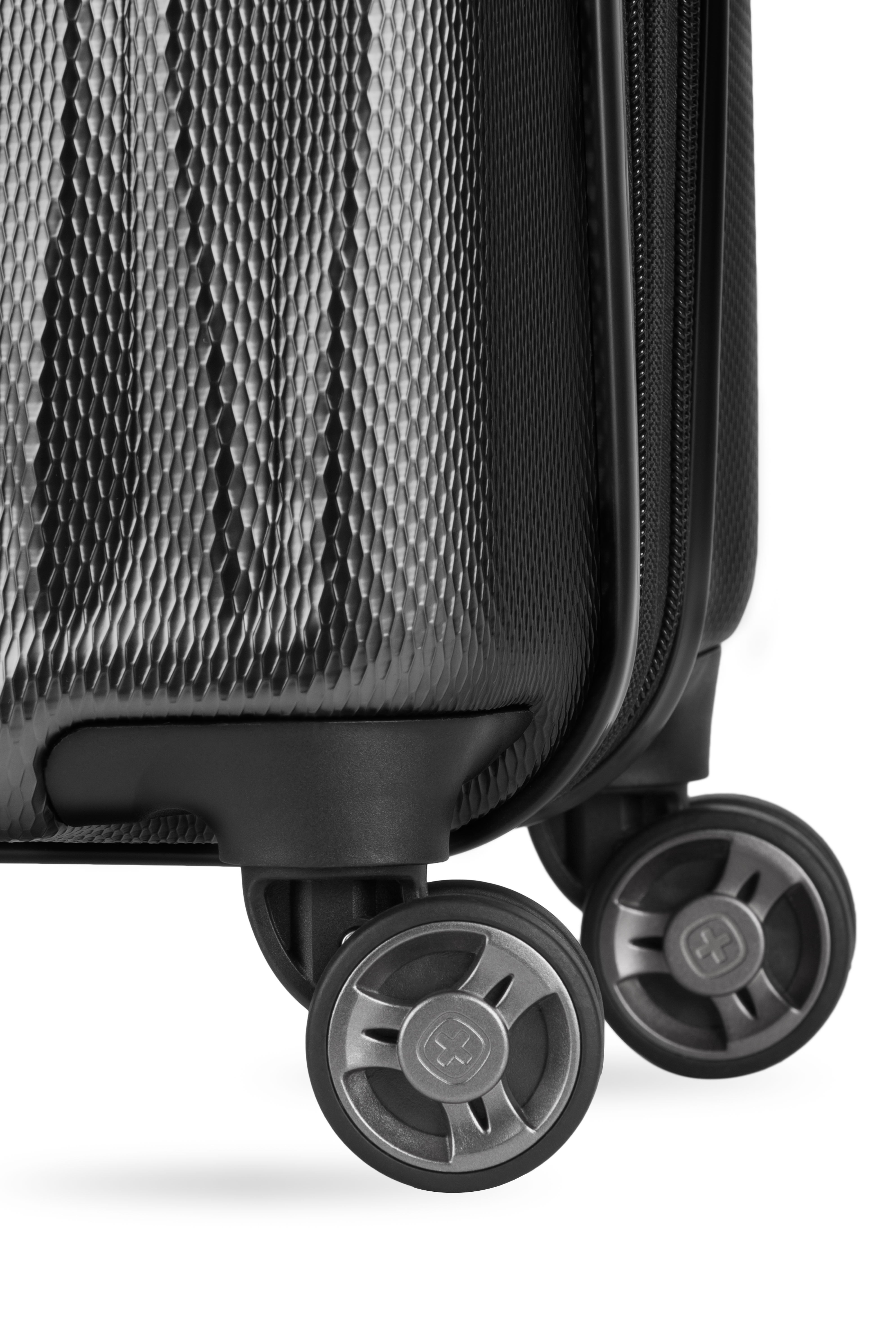 SWISSGEAR Energie Carry-On Spinner - Black - LE - 10