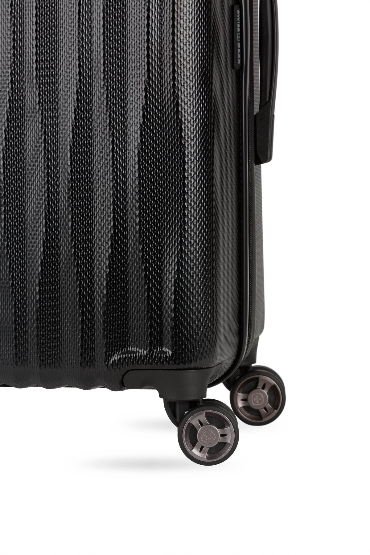SWISSGEAR Energie Medium Checked Spinner - Black - LE - 11