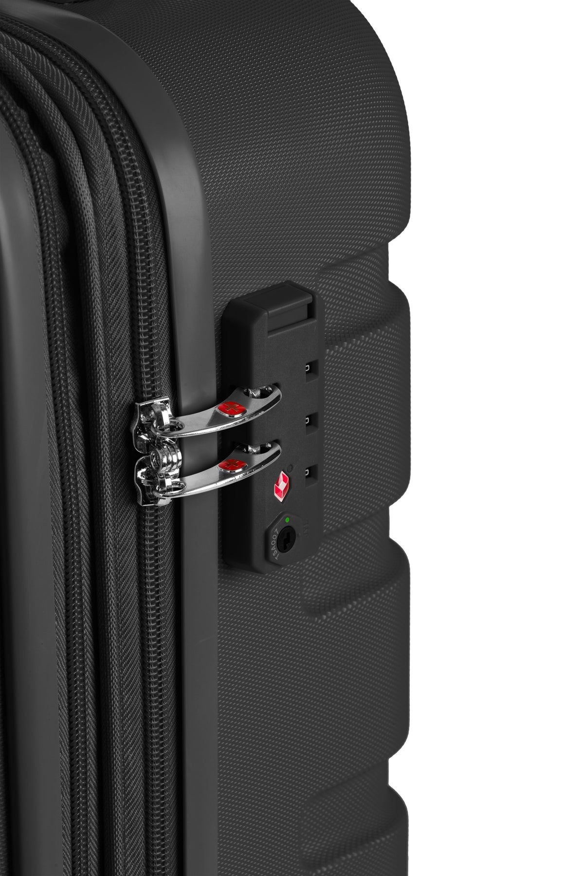 SWISSGEAR Signature Carry-On Spinner - Black - LE - 08