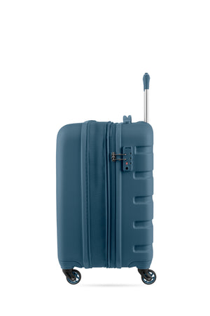 SWISSGEAR Signature Carry On Spinner in Atlas Blue
