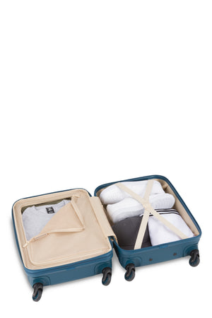 SWISSGEAR Signature Carry On Spinner in Atlas Blue