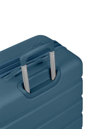 SWISSGEAR Signature Large Checked Spinner in Atlas Blue