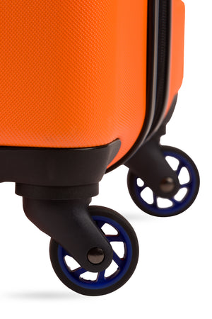 SWISSGEAR 7366 Expandable 3pc Hardside Luggage Set - Four 360-degree wheels for easy maneuverability