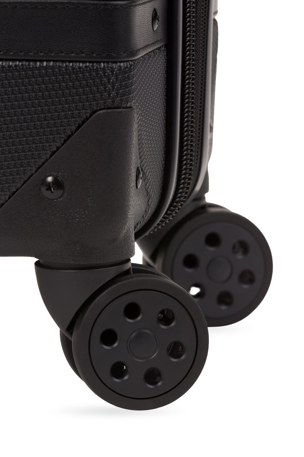 Swissgear Urban Escape 2pc Luggage Set Eight 360-degree multi-directional spinner wheels glide smoothly in any direction