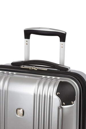 Swissgear 7786 20” Expandable Carry On Hardside Spinner Luggage allows for maximum maneuverability 