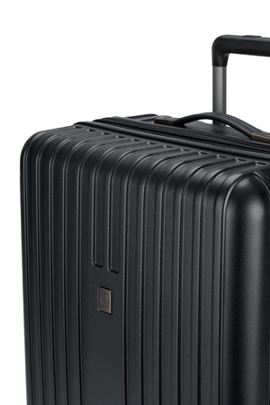 SWISSGEAR  Ridge Large Checked Spinner in Limited Edition Black