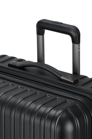 SWISSGEAR  Ridge Large Checked Spinner in Limited Edition Black