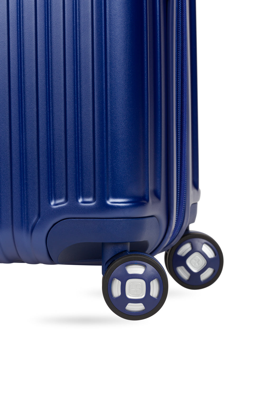 SWISSGEAR Ridge Carry-On Spinner in Royal Blue