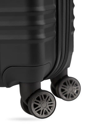 SWISSGEAR Cascade II Carry On Spinner in Black