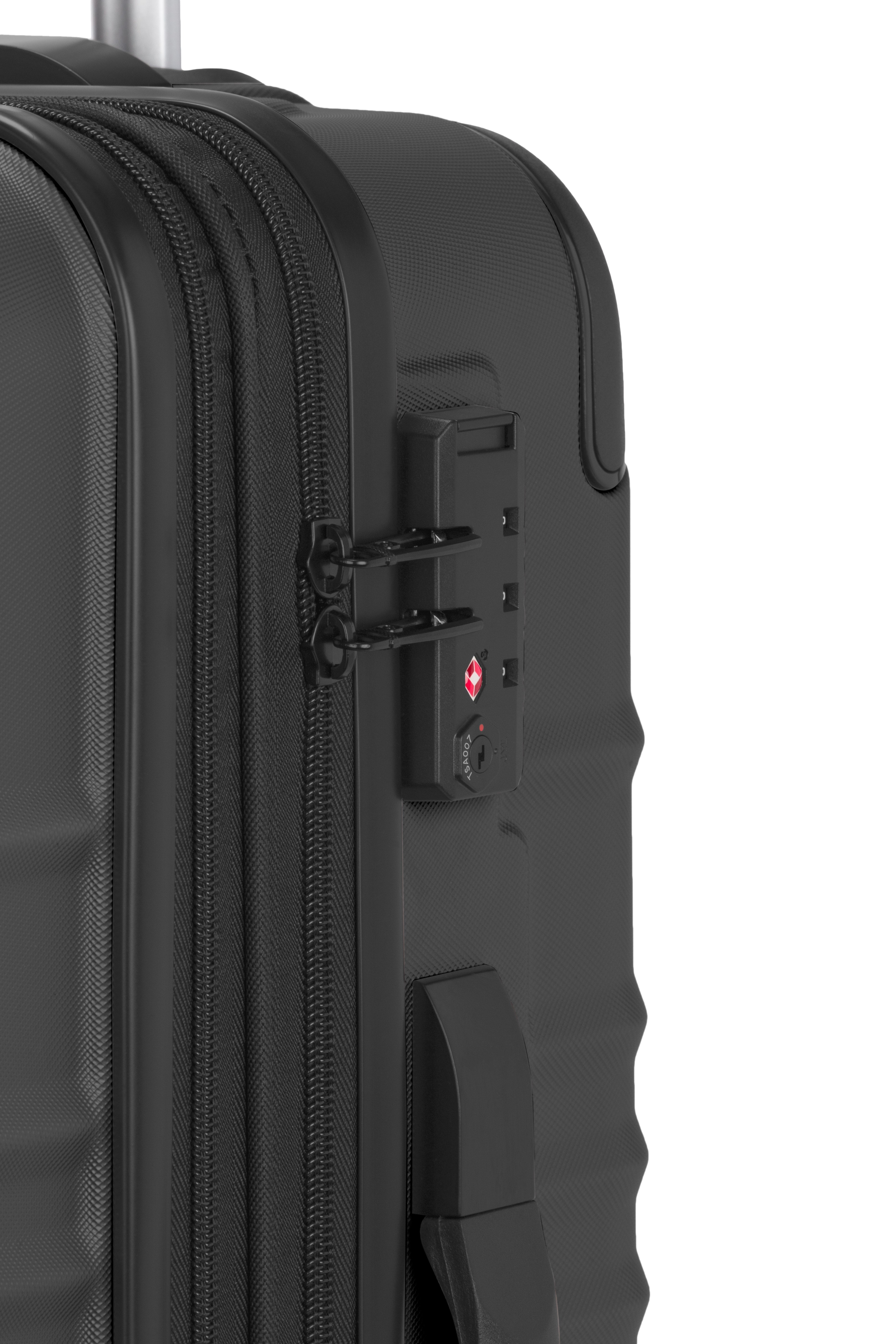 SWISSGEAR Cascade II Medium Checked Spinner - Black - LE - 08