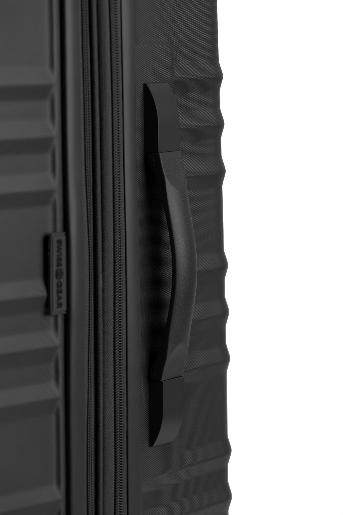 SWISSGEAR Cascade II Large Checked Spinner - Black - LE - 09