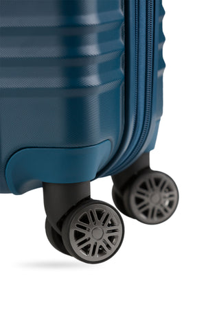 SWISSGEAR Cascade II Carry On Spinner in Atlas Blue