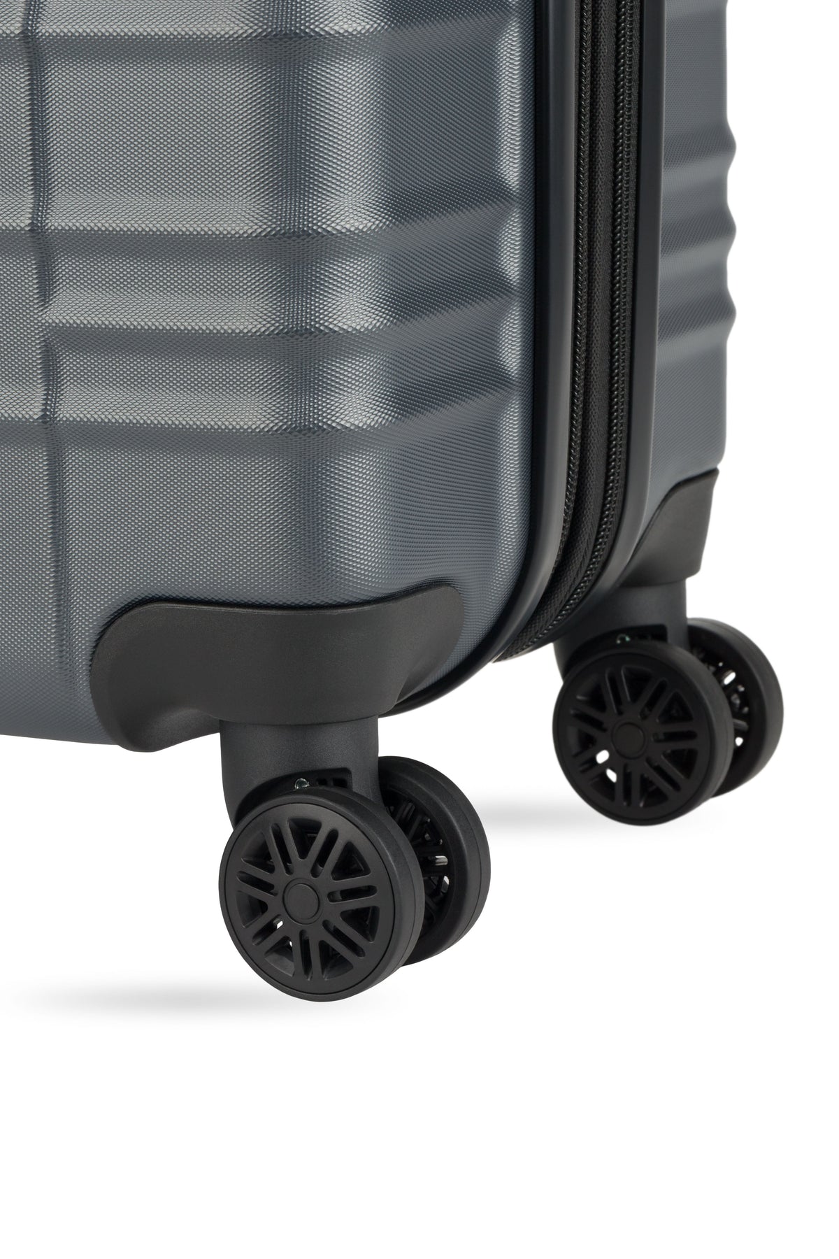 SWISSGEAR Cascade II Carry-On Spinner - Grey - 09