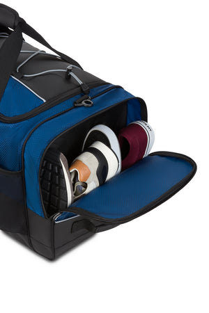 SWISSGEAR 9000 28” Apex Duffel Bag Two large side zip pockets for accessories 