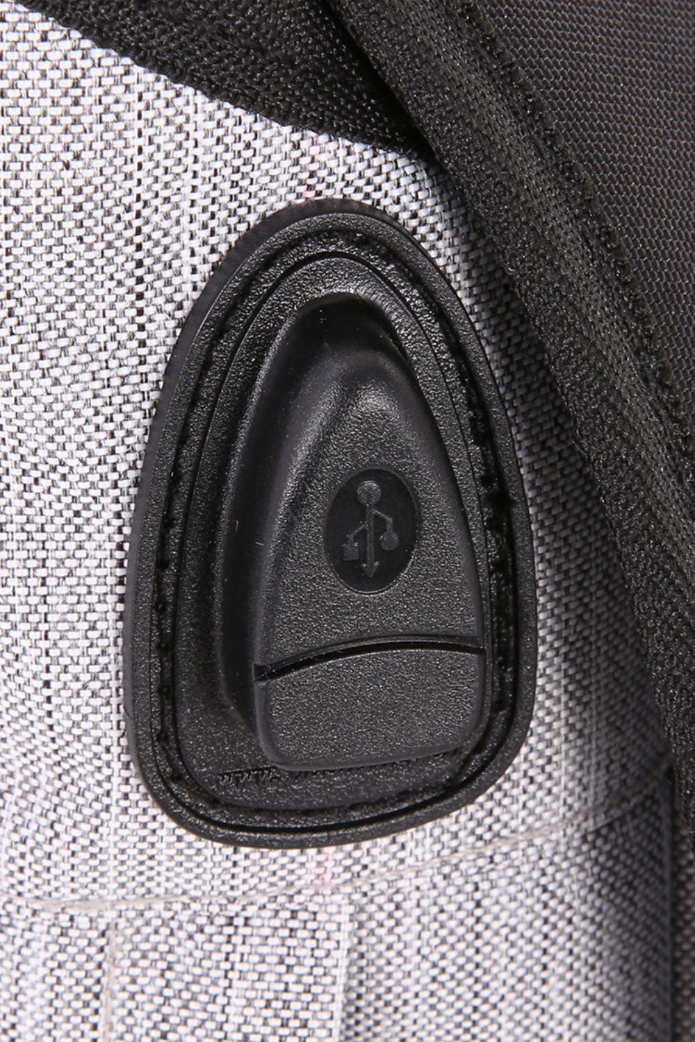 Swissgear 5659 Messenger Bag USB outlet power ready port