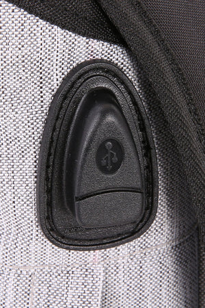 Swissgear 5659 Messenger Bag USB outlet power ready port